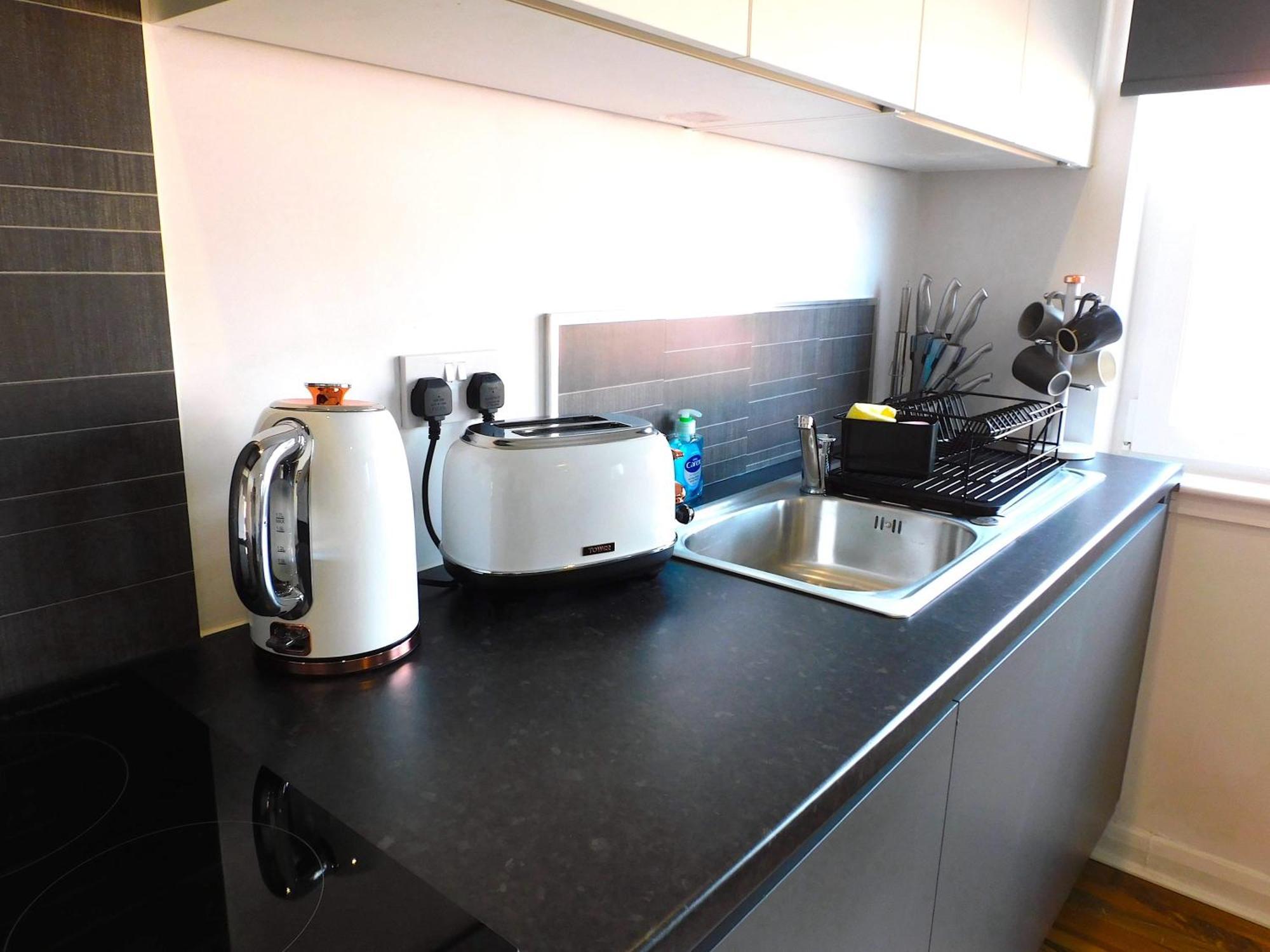 Newly Refurbished 1 Bed Apt In Hamilton Close To Station And Local Amenities Экстерьер фото