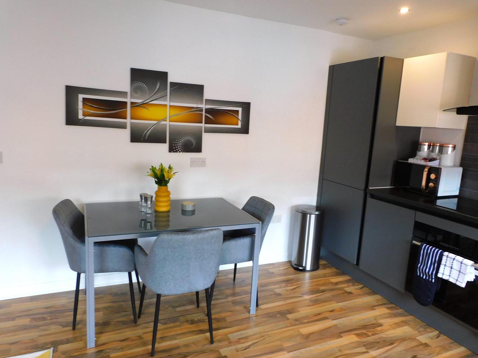 Newly Refurbished 1 Bed Apt In Hamilton Close To Station And Local Amenities Экстерьер фото
