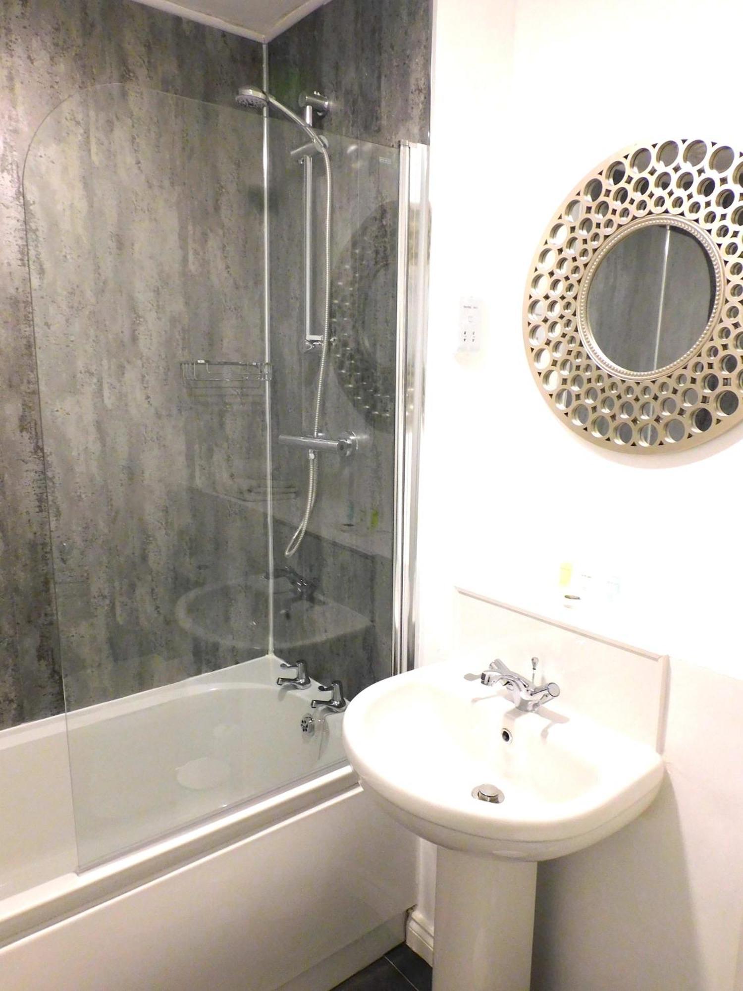 Newly Refurbished 1 Bed Apt In Hamilton Close To Station And Local Amenities Экстерьер фото